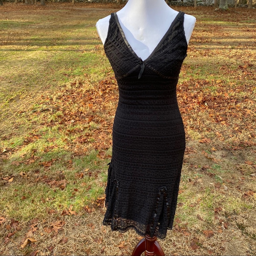 ALEXIA ADMOR DRESS LBD BLACK LACE SLEEVELESS V-NECK Size M